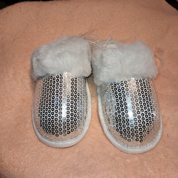 NEW Cat & Jack™ Silver Kids' Lane Sequin Scuff Slippers - Picture 5 of 12